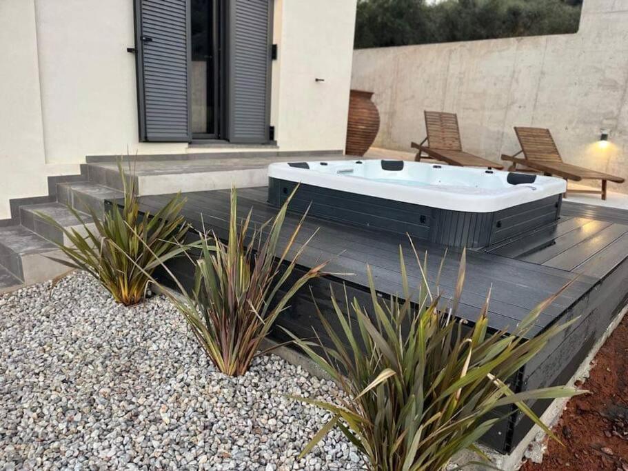 Ek Ornelakis, Luxury Country House With Jacuzzi Chania  Exteriér fotografie